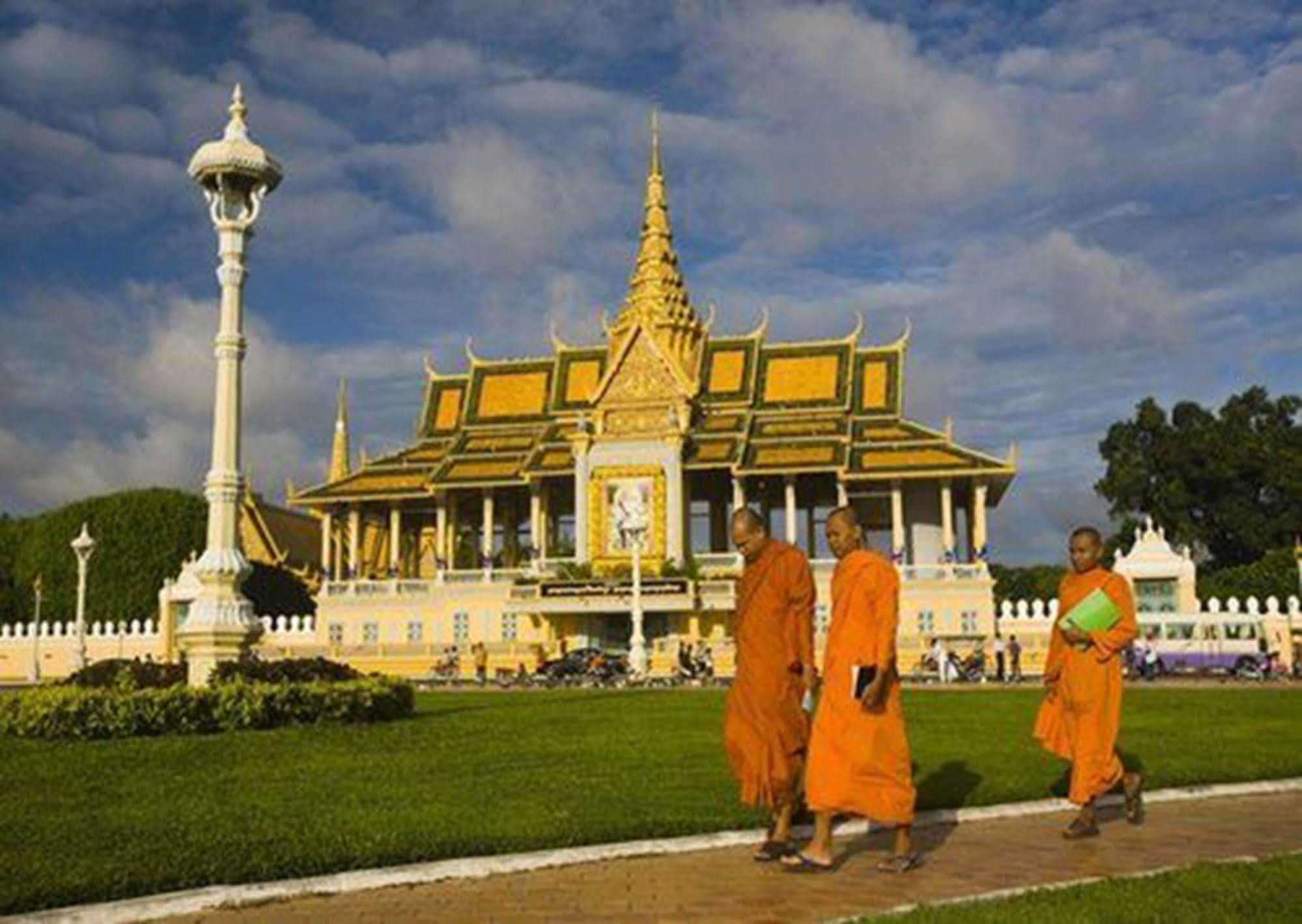 Riverside Backpackers Phnom Penh Exteriör bild