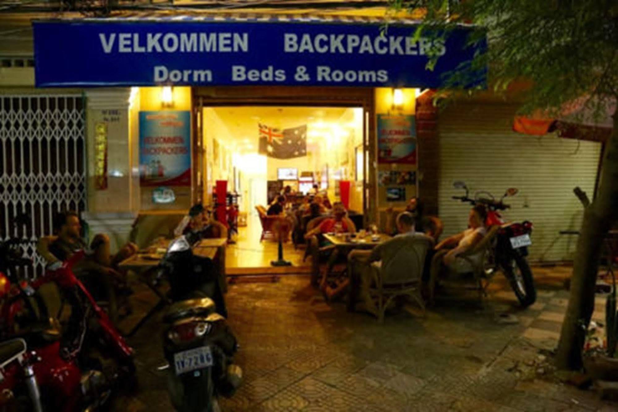 Riverside Backpackers Phnom Penh Exteriör bild