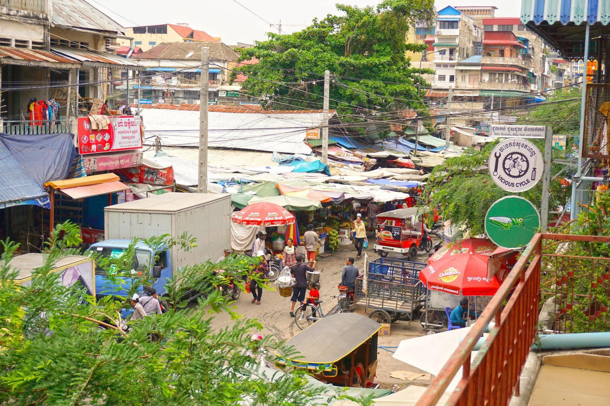 Riverside Backpackers Phnom Penh Exteriör bild
